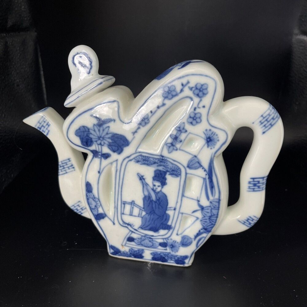 Chinese Vintage Porcelain Classic Cobalt Blue & White Teapot Musician
